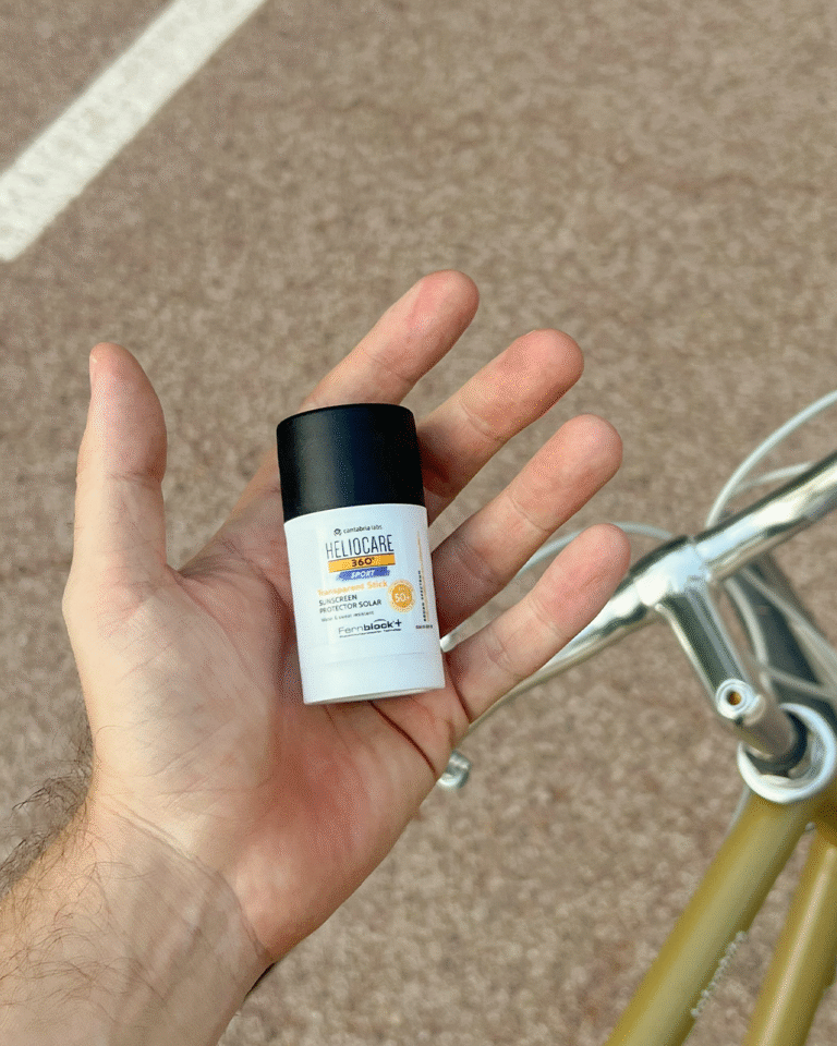 Bild till sociala medier Heliocare Sport Transparent Stick 2