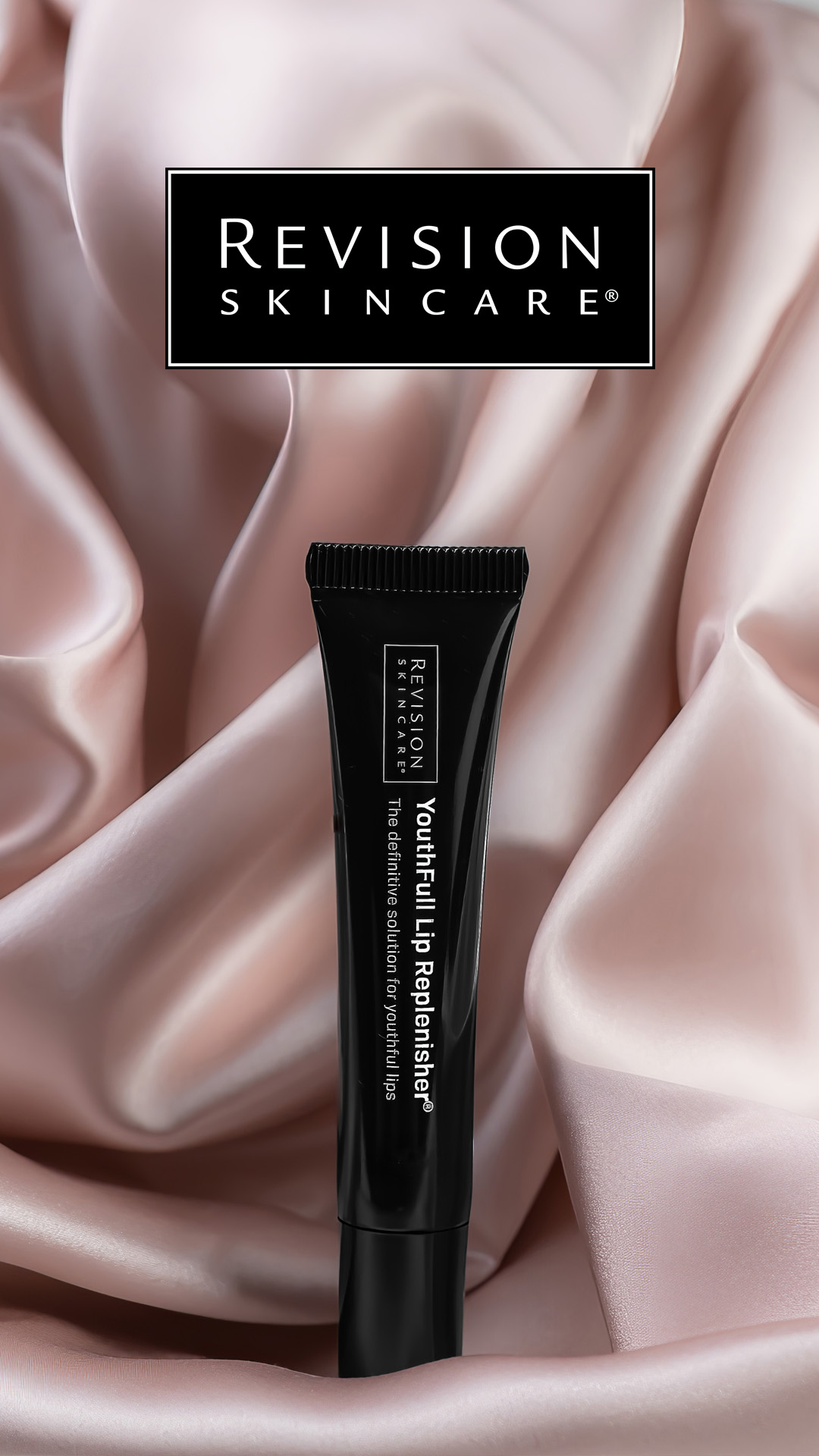 Bild till sociala medier Revision Skincare YouthFull Lip Replenisher miljöbild story