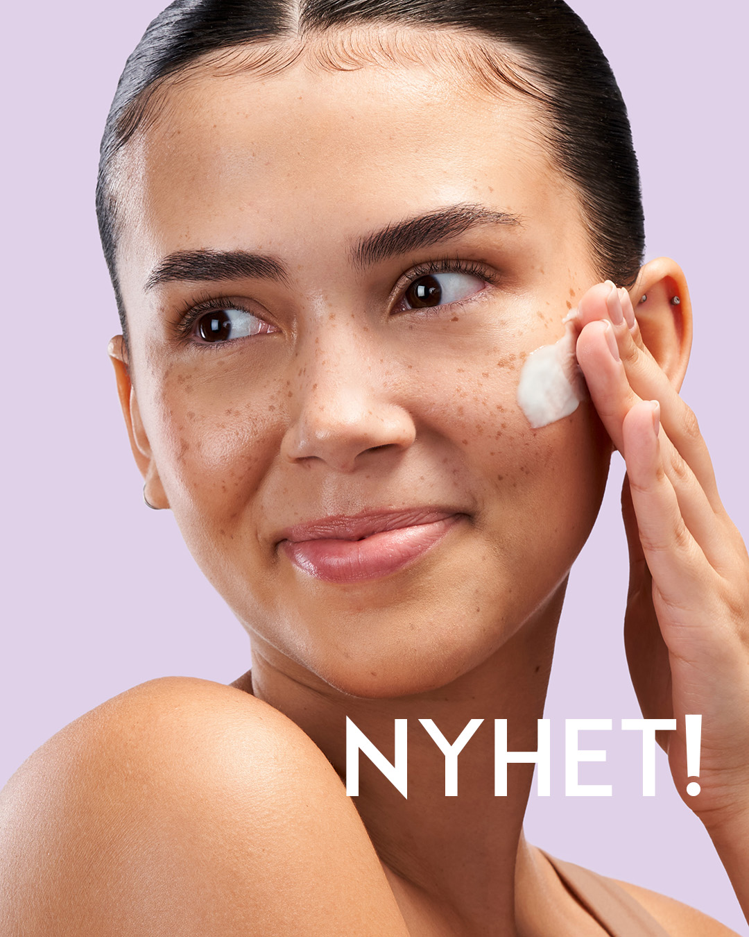 Bild till sociala medier Exuviance Pro-Plump Hydrating Cream modell NYHET rektangel