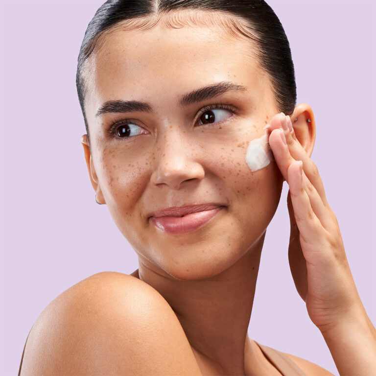 Bild till sociala medier Exuviance Pro-Plump Hydrating Cream modell fyrkantig