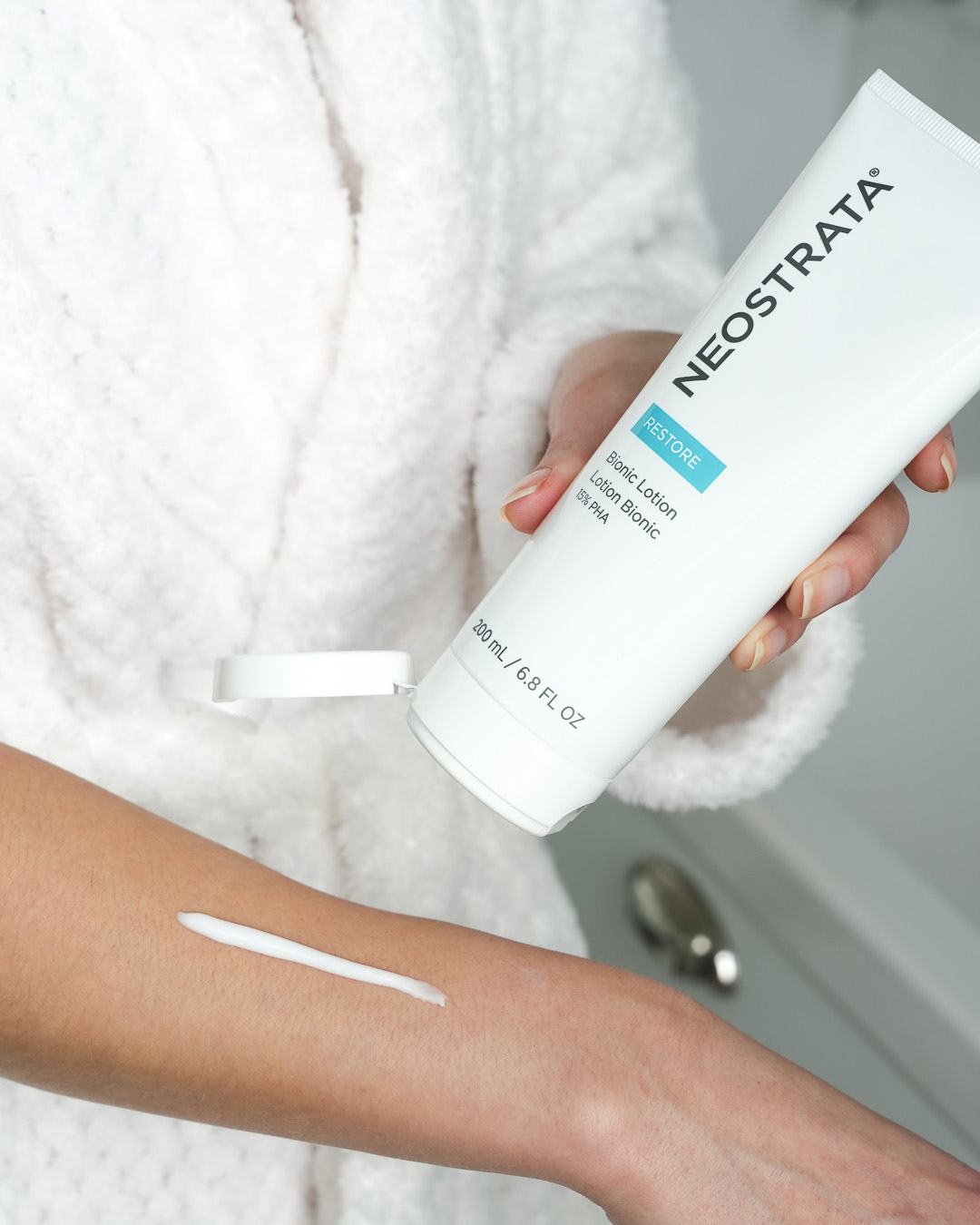 Bild till sociala medier NEOSTRATA Bionic Lotion lifestyle