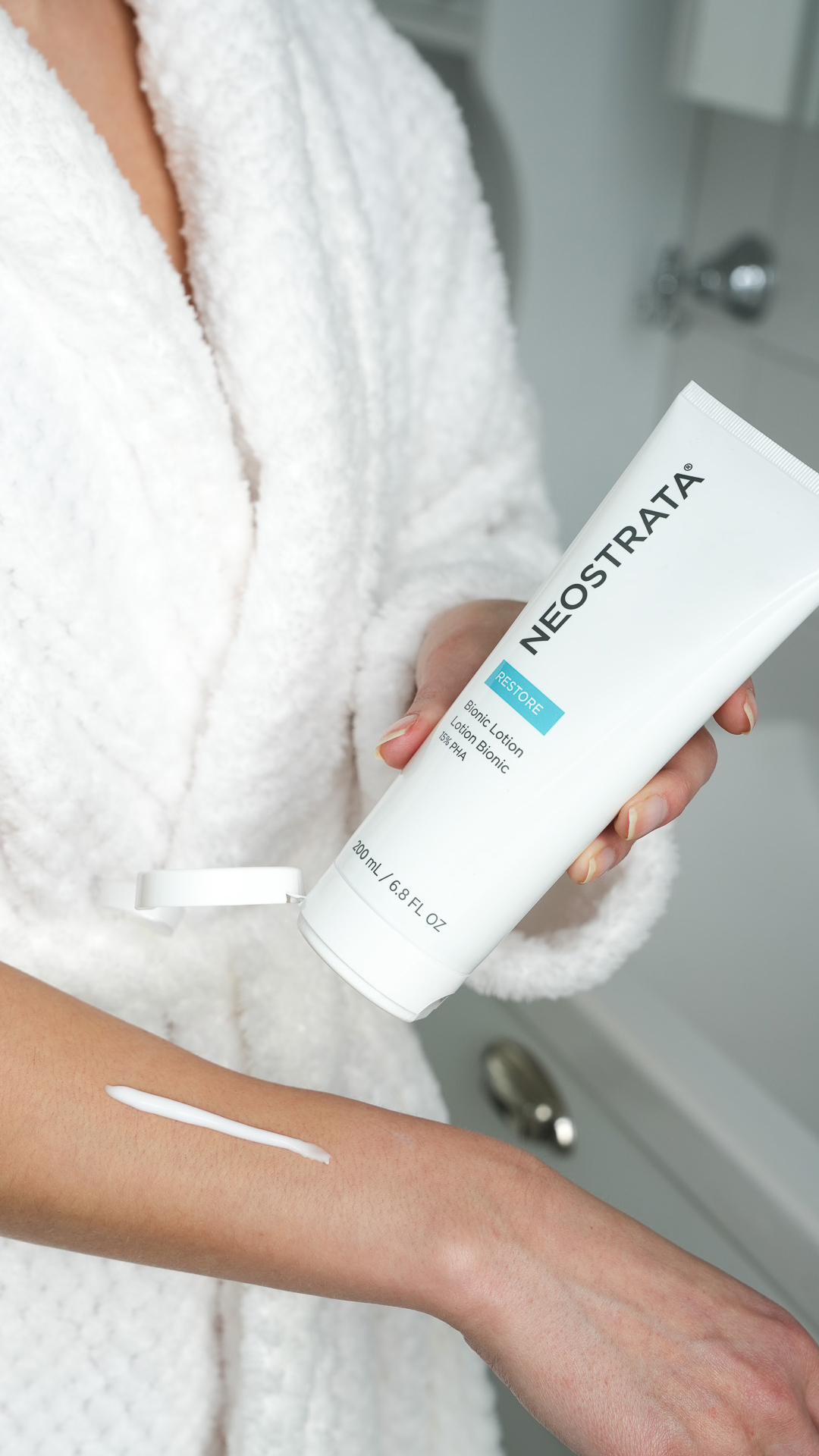 Bild till sociala medier NEOSTRATA Bionic Lotion lifestyle story