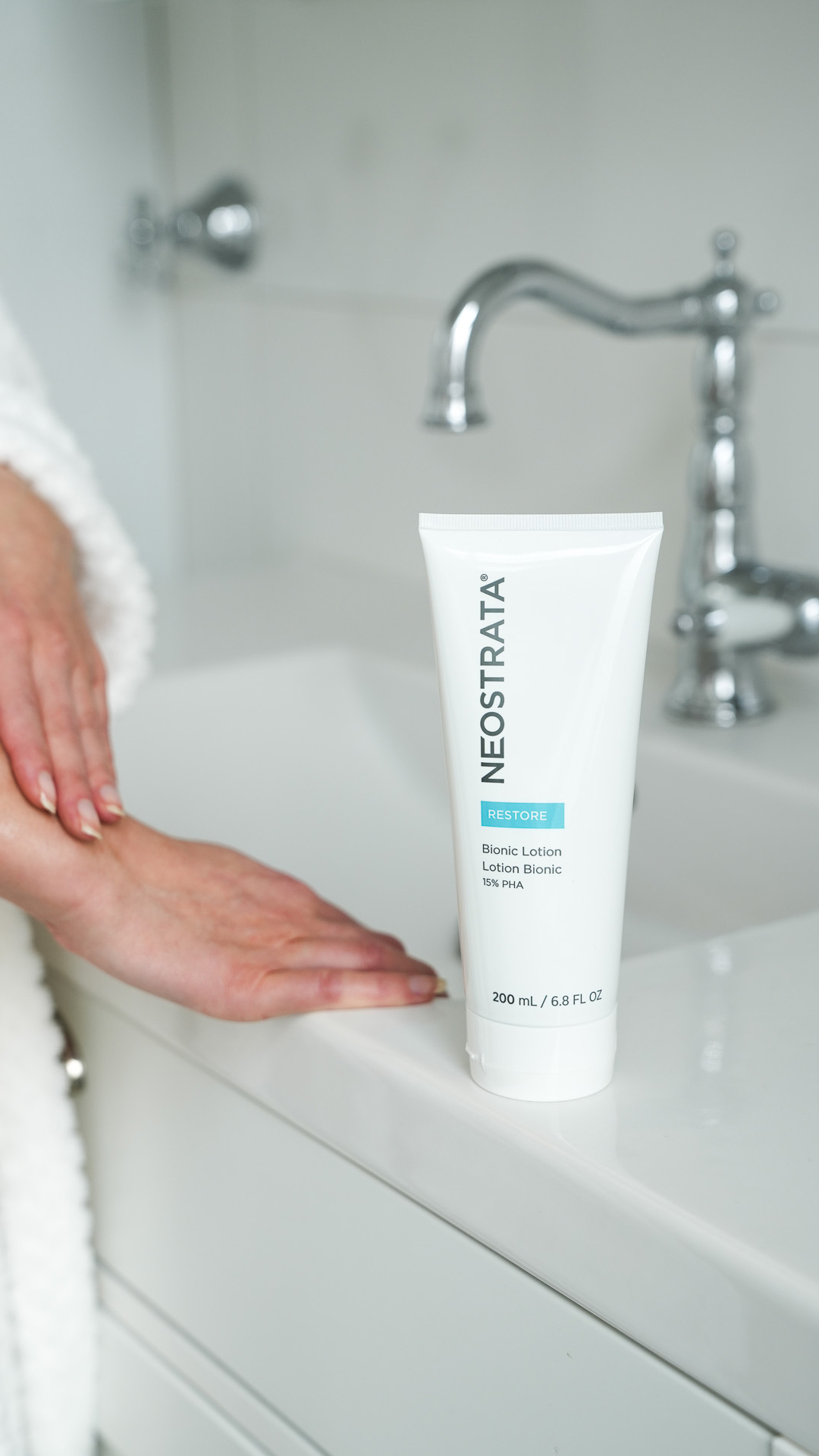 Bild till sociala medier NEOSTRATA Bionic Lotion lifestyle story