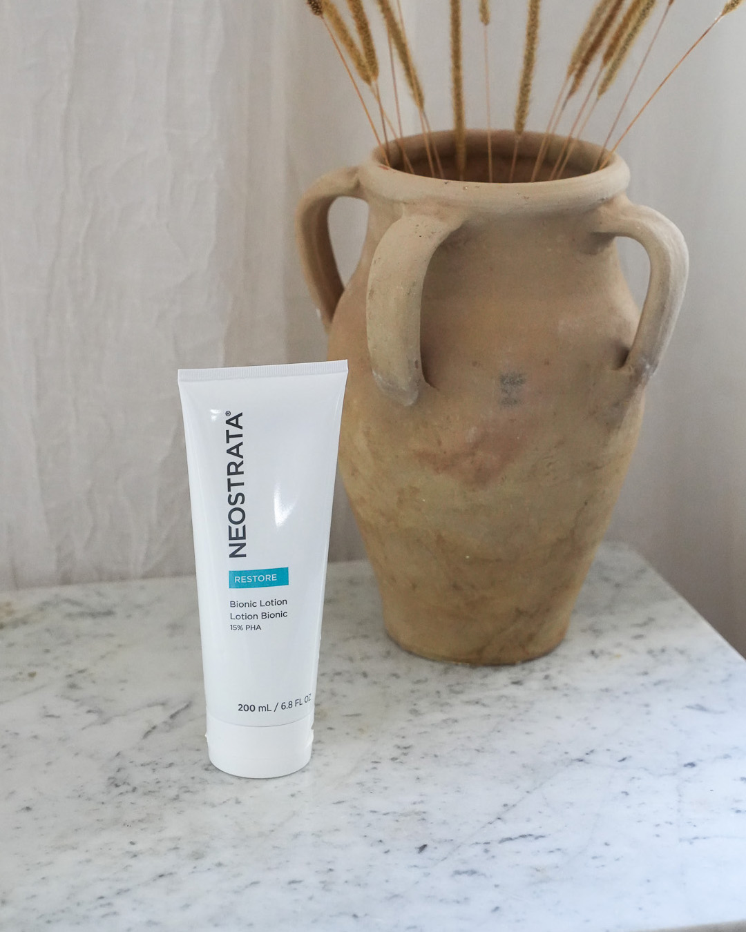 Bild till sociala medier NEOSTRATA Bionic Lotion lifestyle