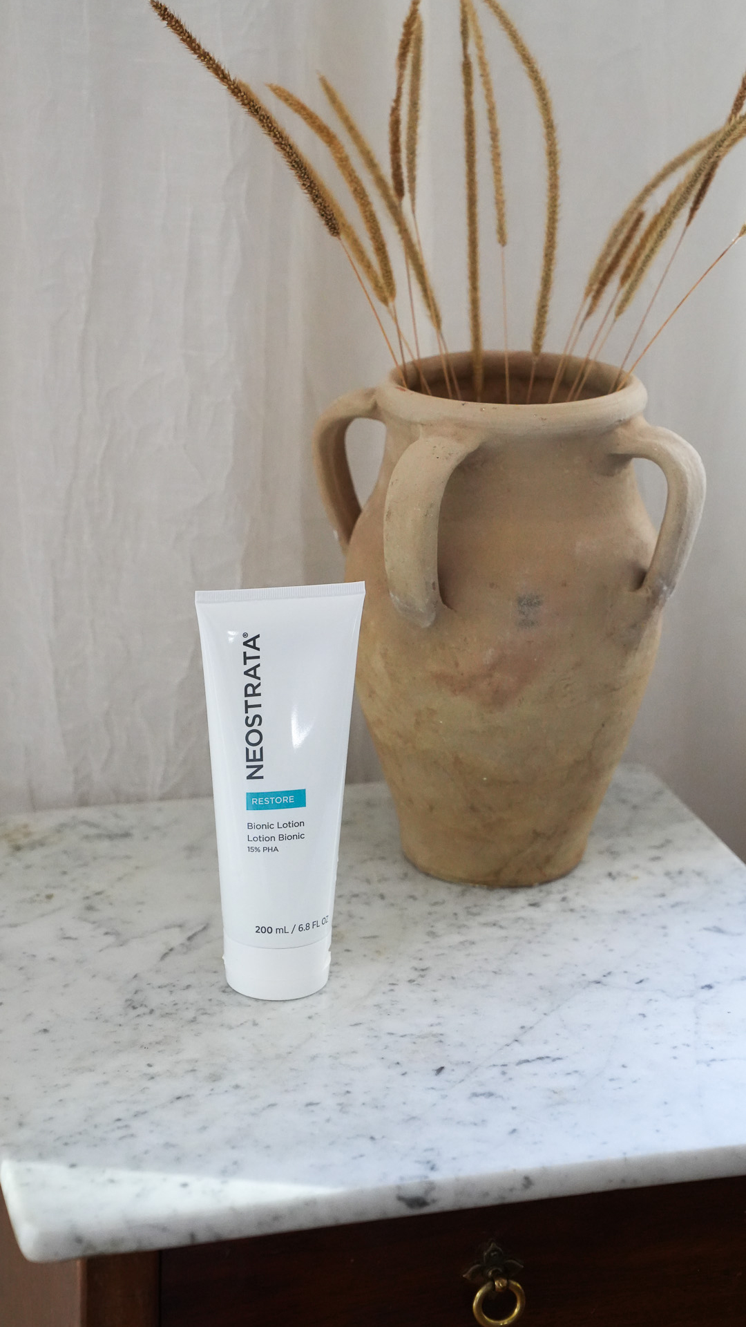 Bild till sociala medier NEOSTRATA Bionic Lotion lifestyle story